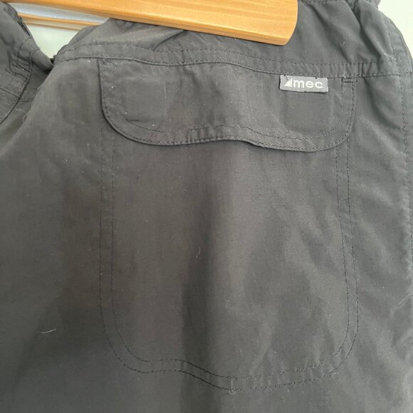 Mountain Equipment Co-Op. Outdoor Pants. Black. Size Large (Fits Medium). Womens - Picture 7 of 9